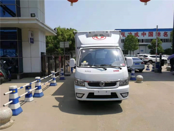 (國(guó)六3.5米)東風(fēng)途逸冷藏車